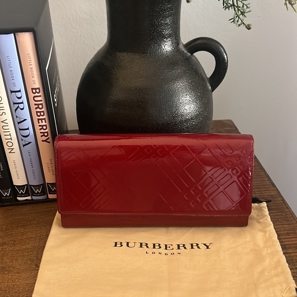 Burberry Kisslock Wallet (With COA) - Picture 1 of 13